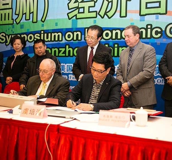 美國(guó)富爾頓市市長(zhǎng)赴溫考察并與我公司簽訂相關(guān)科技合作協(xié)議